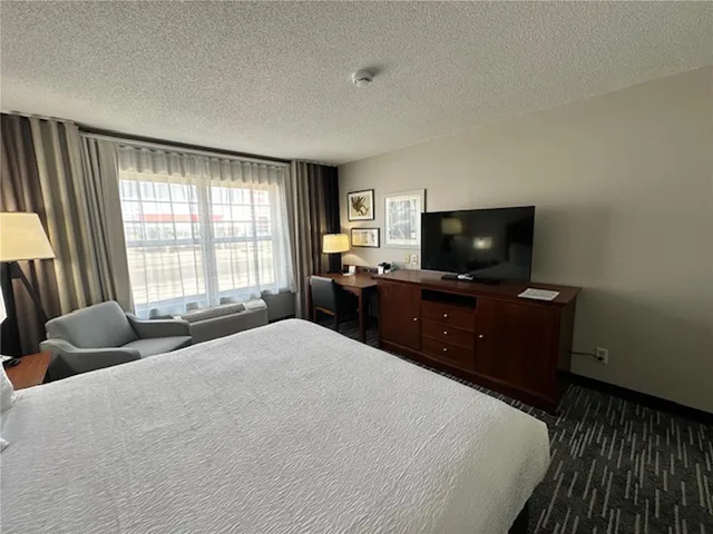 Room, King Bed, Best Western Harmony Inn Fort Dodge Iowa 2/6