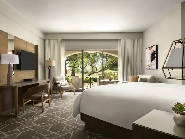 Room, King Bed, Accessible, Fairmont Scottsdale Princess 2/4