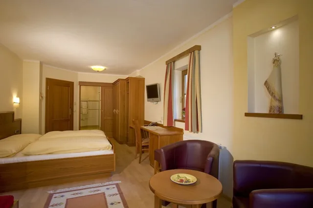 Comfort, King Bed, Balcony, Hotel Sallerhof 2/4