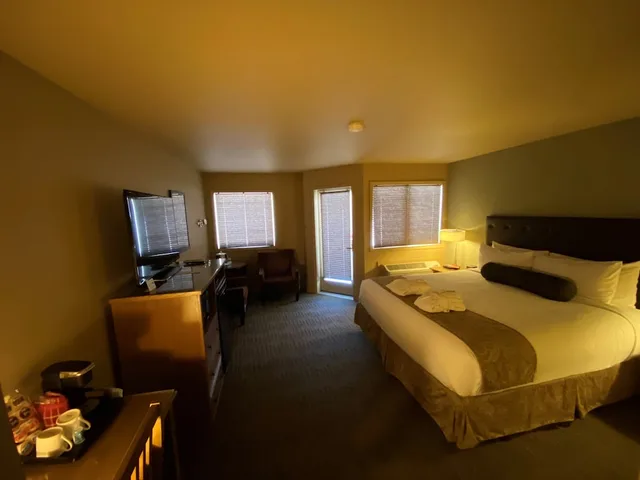 غرفة قياسية بسرير كينج، Meadow Lake Resort 2/3