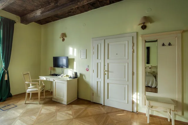 غرفة ديلوكس بسرير مزدوج أو سريرين منفصلين بإطلالة على المدينة، Tyn Yard Residence 5/9