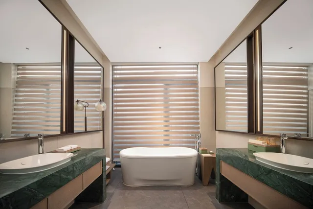 جناح بسرير كينج وسرير فردي بغرفة نوم واحدة، Holiday Inn Resort Ningbo Ninghai by IHG 6/7