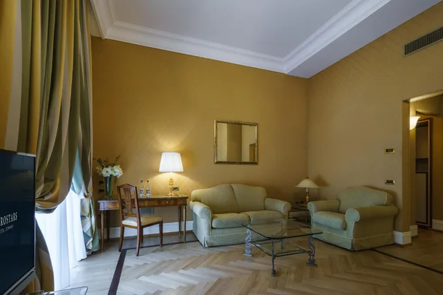 جناح جونيور بسرير كوين بإطلالة على البحر، Eurostars Hotel Excelsior 2/3
