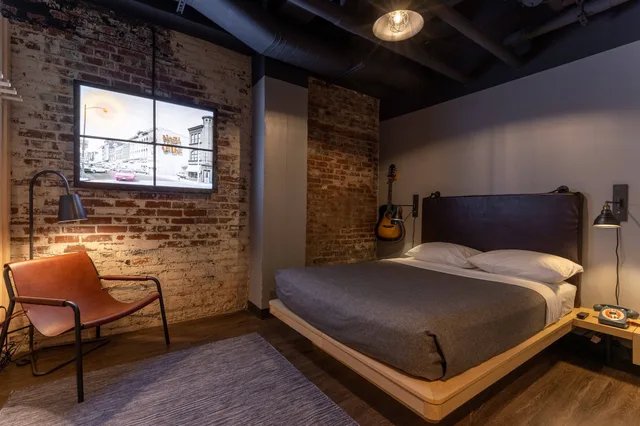 غرفة بسرير كينج، Moxy Nashville Downtown 1/5