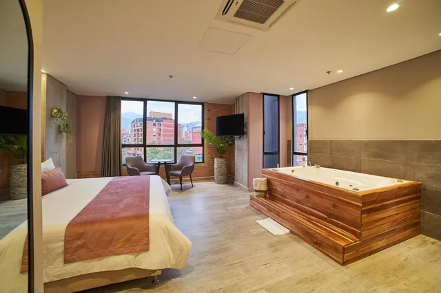 Suite, King Bed, Hot Tub, Eutopiq Hotel 5/10