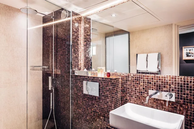 جناح كلوب جونيور، Hotel de Lille 5/6