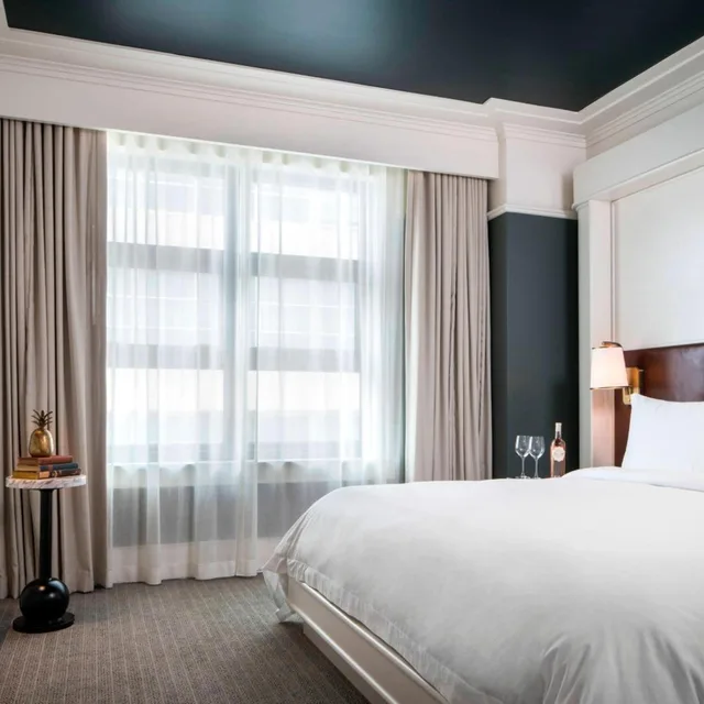 Standard, King Bed, Bathtub, Accessible, PERRY LANE HOTEL, A LUXURY COLLECTION HOTEL, SAVANNAH 3/7