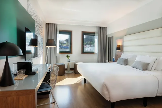 غرفة بريميوم بسرير كينج، Hotel Santiago Plaza Affiliated By Melia 9/10