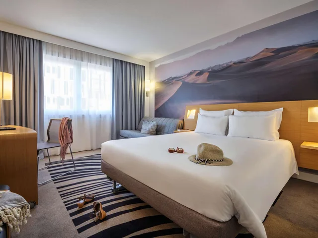 غرفة كلاسيكية بسرير مزدوج مع أريكة، NOVOTEL MASSY PALAISEAU 4/9