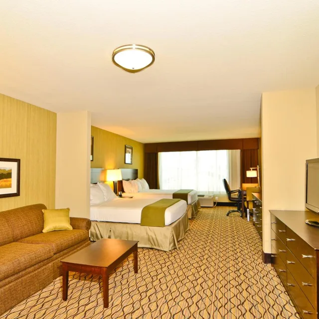 Suite, 2 Queen Beds, Sofa, Holiday Inn Express And Suites Williston 2/8