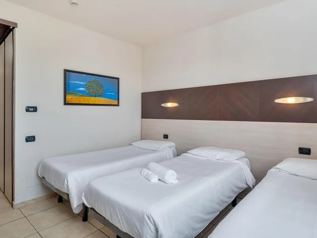 Triple Room Three Separate Beds, B&B HOTEL Settimo Torinese 1/10