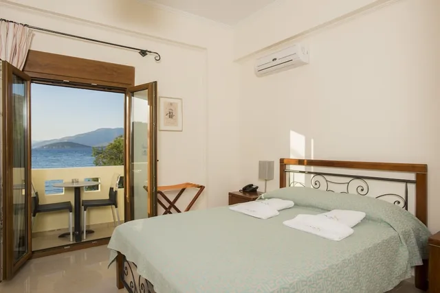 غرفة قياسية بسرير مزدوج بإطلالة على البحر، Almiriki Chios Rooms & Apartments 3/4