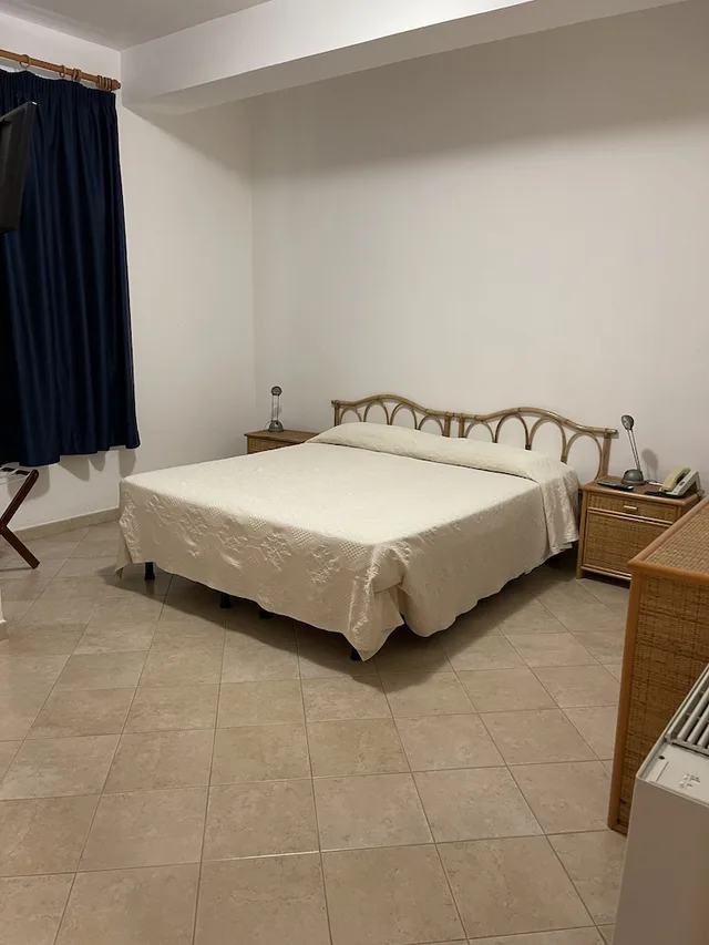غرفة قياسية رباعية بسرير مزدوج وسريرين منفصلين، Hotel Miramare Garzia 2/3