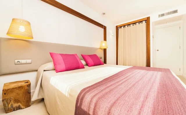 جناح عائلي بسرير مزدوج بشرفة مع أريكة، Insotel Club Tarida Playa 2/8
