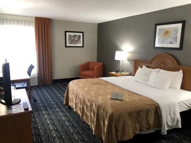 غرفة قياسية بسرير كينج، Quality Inn Rochester South 2/10