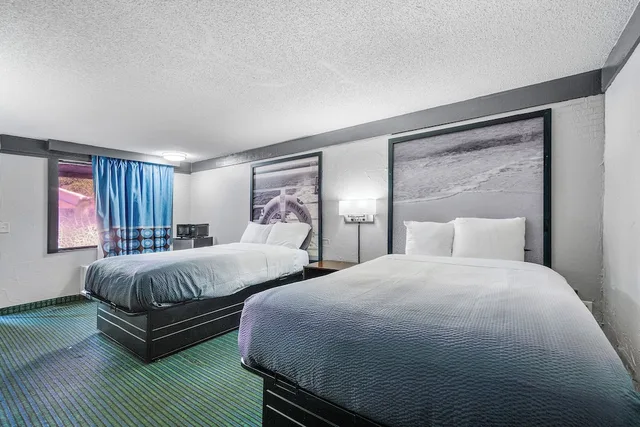 غرفة بسريرين مزدوجين، Super 8 By Wyndham Lantana West Palm Beach 3/10