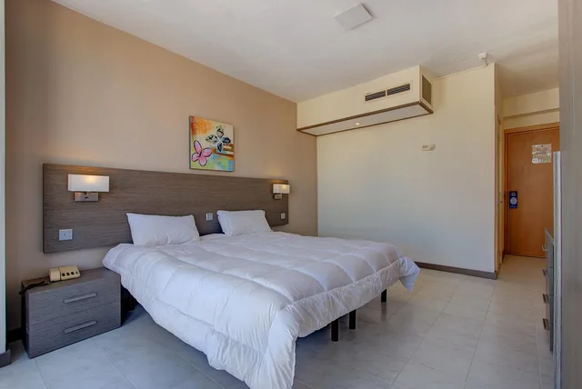غرفة بسرير مزدوج أو سريرين منفصلين بإطلالة جزئية على البحر، Primera Hotel 4/10