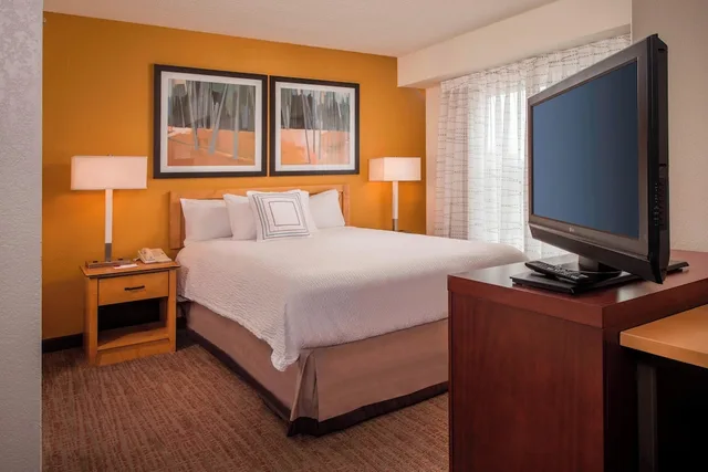استوديو بسرير كوين مع أريكة لذوي الإعاقة، Residence Inn by Marriott Frederick 1/2