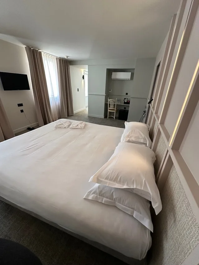 جناح بسرير كينج مع أريكة، Hotel Medieval 1/5