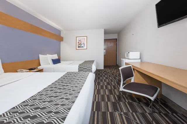 غرفة قياسية بسرير كوين، Microtel Inn Ardmore 3/7