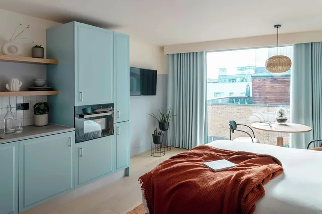 City, Studio, Queen Bed, Bermonds Locke 2/7