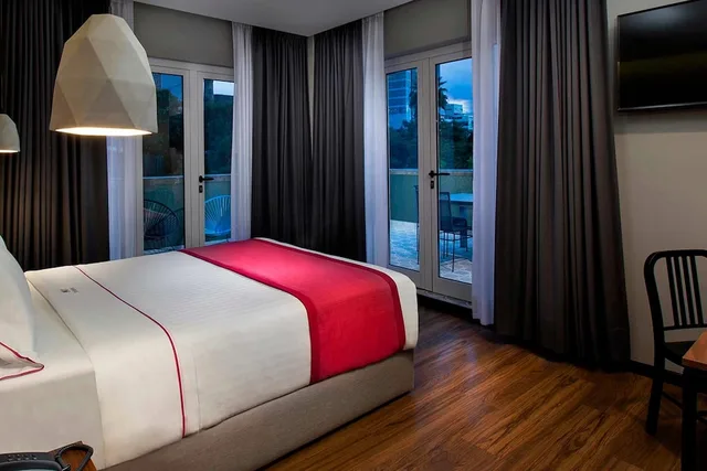 جناح بسرير كوين بشرفة، Hotel MX mas reforma CDMX, Trademark Collection by Wyndham 6/10