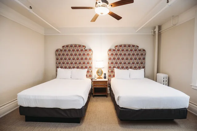 غرفة كلاسيكية عائلية بسرير كينج وسريرين كوين، HOTEL COLORADO 2/6
