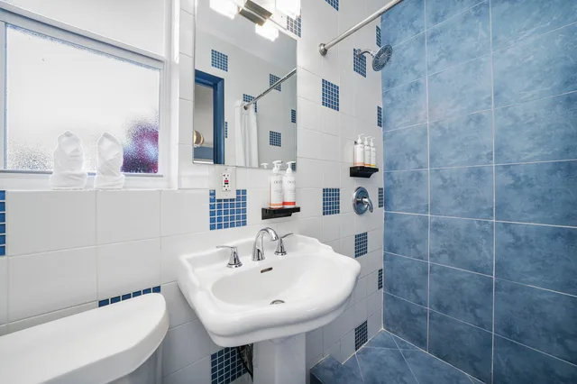غرفة بسرير كوين، Hollywood Beach Suites Hostel Hotel 7/7