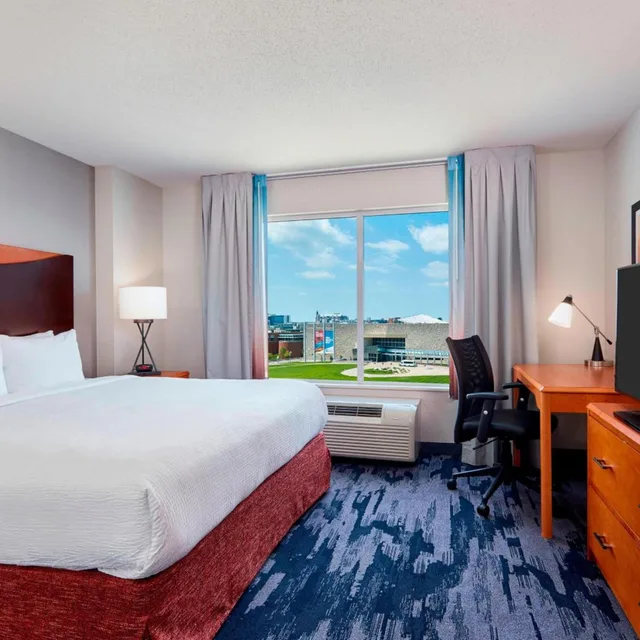 Guest Room, King Bed, Skyline View, Top Floor, Fairfield Inn And Suites Indianapolis Downtown 2/8