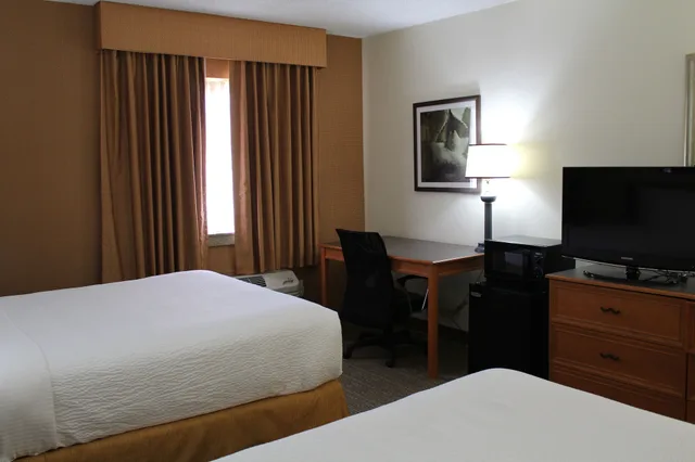 Room, 2 Double Beds, La Quinta Inn & Suites by Wyndham Lakeland East 3/6