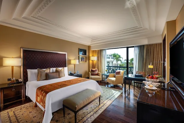 Grand, Palace, King Bed, Pool View، The Leela Palace Chennai 2/5