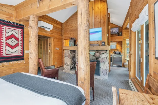 كوخ بسرير كينج في الملحق، Sundance Mountain Resort 3/3