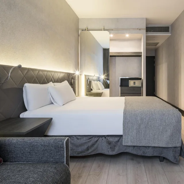 غرفة بسرير مزدوج أو سريرين منفصلين مع سرير إضافي، Ilunion Bel Art Hotel 2/9