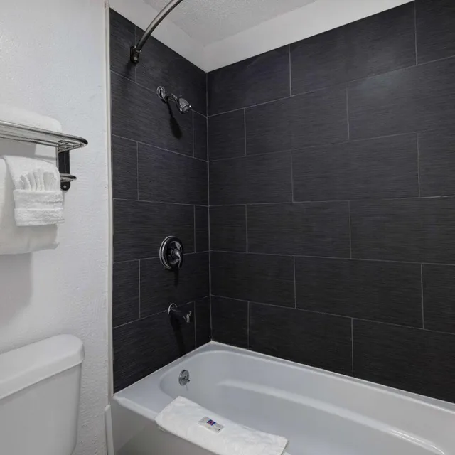 جناح بسرير كوين، Motel 6 Branson West Silver Dollar City 9/10