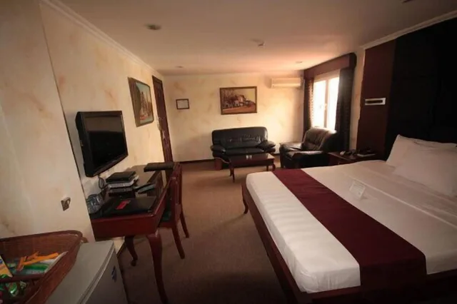 Superior, King Bed, Hotel Royal Amsterdam 3/4
