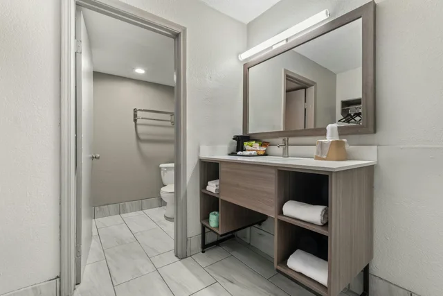 Non-Smoking Superior 1 King Bed, Micro-Fridge، Red Roof Inn Memphis - Graceland/ Airport 6/10