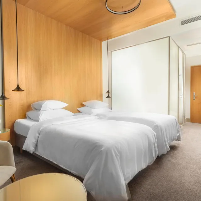 Deluxe, King Bed, Private Garden، Hotel Golf Prague 1/6
