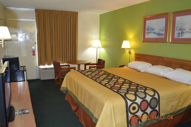 Standard, King Bed, Super 8 by Wyndham Tifton 1/5