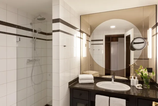 غرفة سوبيريور بسرير مزدوج بإطلالة على البحر، Hotel Hanseatic Rugen and Villen 5/6