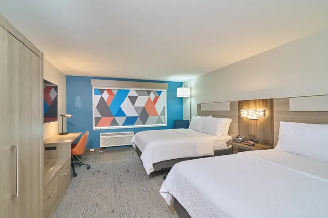 غرفة قياسية بسريرين كوين، Holiday Inn Express & Suites DIAMOND 2/2