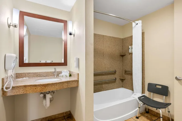 جناح، Comfort Suites Panama City Near Tyndall AFB 6/6