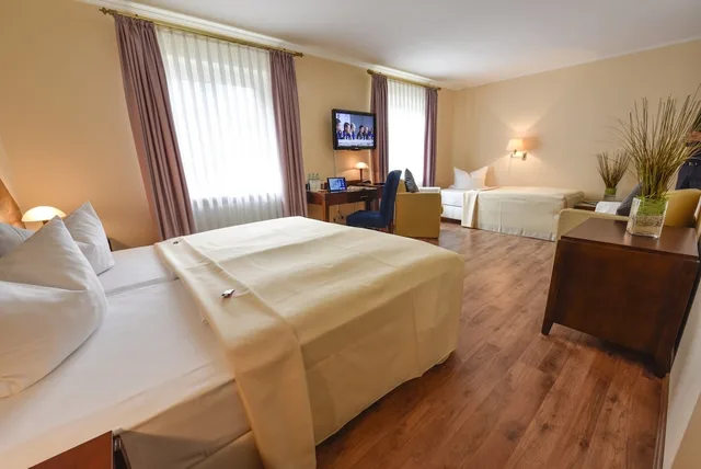 غرفة عائلية بسرير كينج وسريرين منفصلين، Atrium Hotel Amadeus 2/10