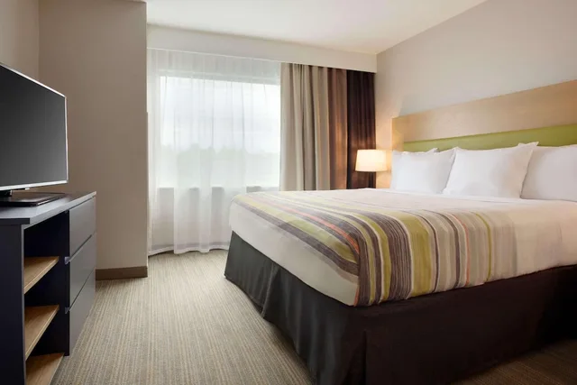 جناح استوديو بسرير كينج، Country Inn & Suites By Radisson Asheville River Arts District 1/2
