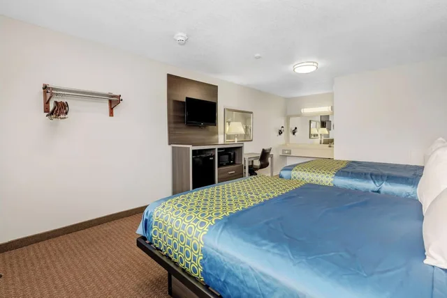 غرفة بسريرين كوين، Grove City Travel Inn Columbus South 4/7