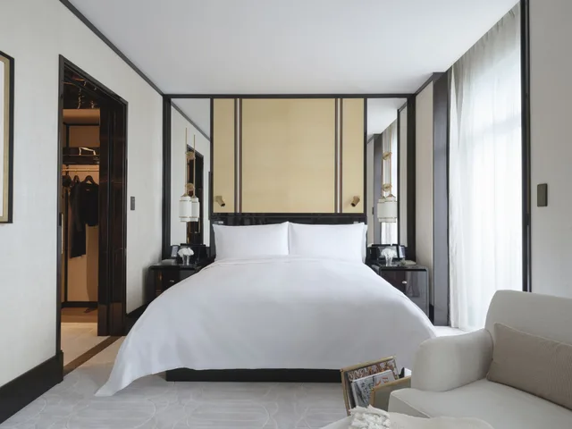 Bosphorus, Executive, Suite, King Bed, Sofa، The Peninsula Istanbul 2/3