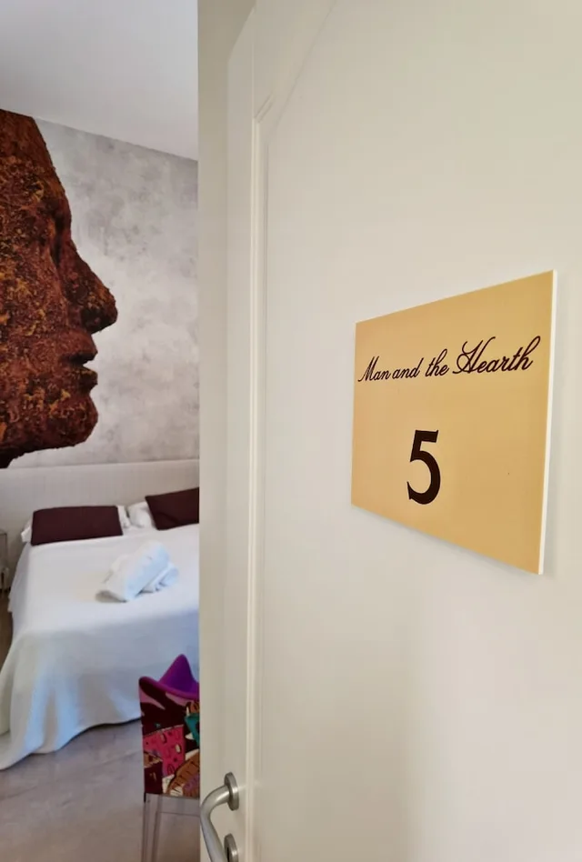 غرفة قياسية بسرير كوين بإطلالة على الفناء بغرفة نوم واحدة بحمام خاص، Titti Artistic B&B 3/4