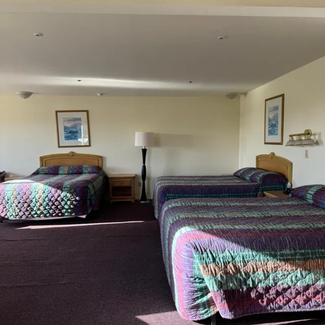 غرفة قياسية ثلاثية، Bayview Inn 1/8