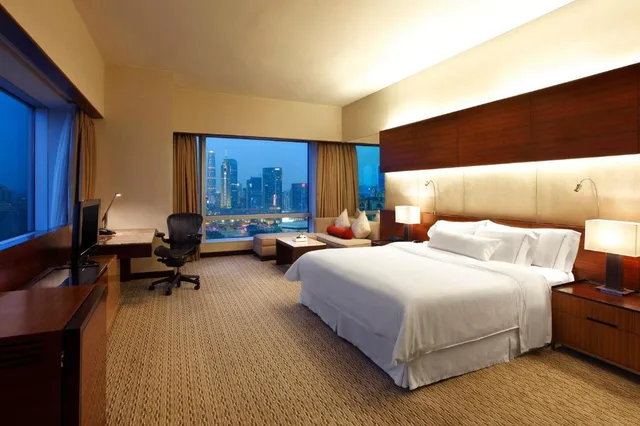 غرفة بسرير كينج بإطلالة على المدينة مع دخول صالة النادي، The Westin Guangzhou 2/3