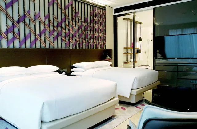 Executive, 2 Double Beds, Renaissance Nanning Hotel 2/3