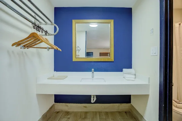 غرفة بسرير كينج لغير المدخنين، Texas Inn Brownsville by Hotel O 4/4